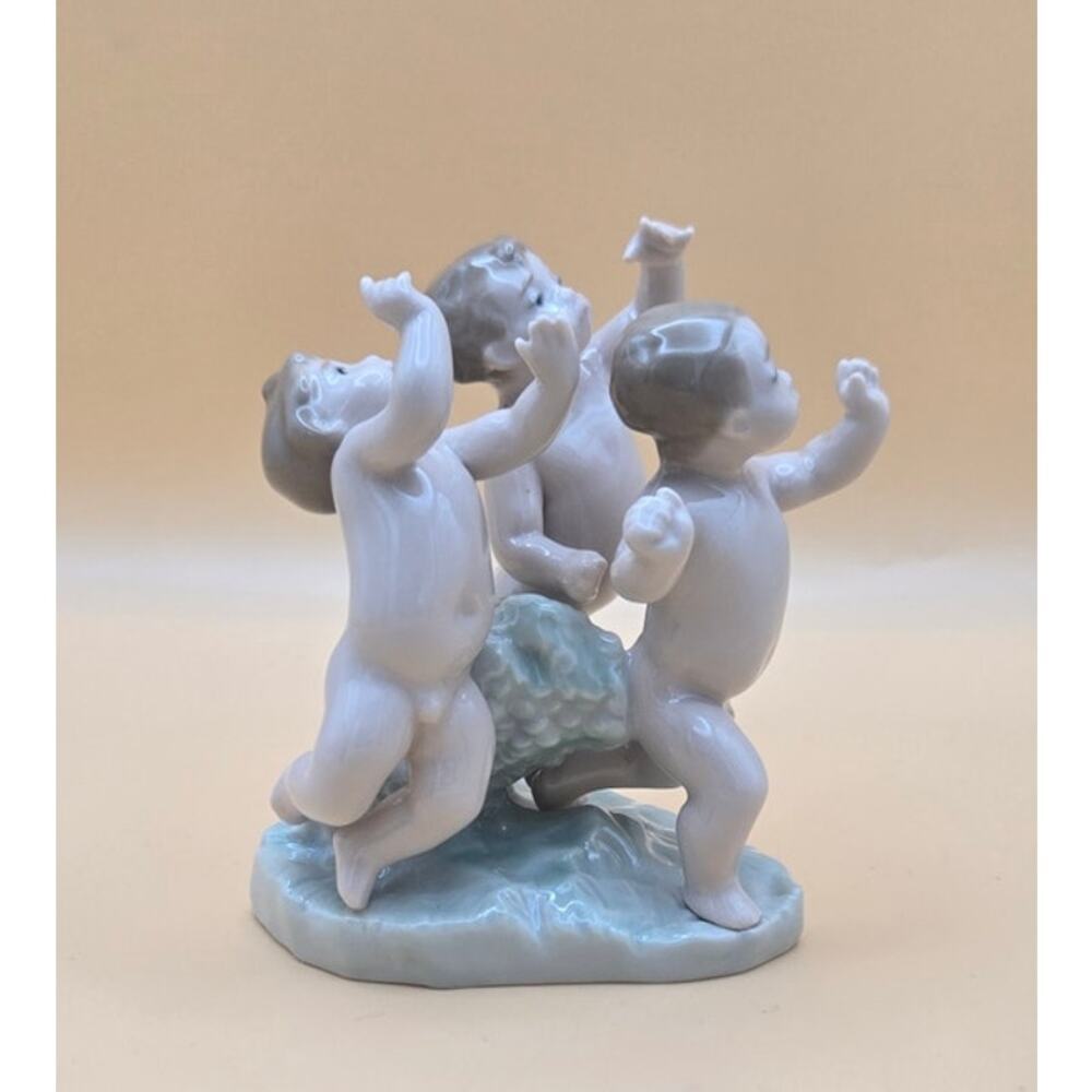 Lladro Porcelain Three Dancing Cherubs # 5804 Spain Figurine - Picture 2 of 10